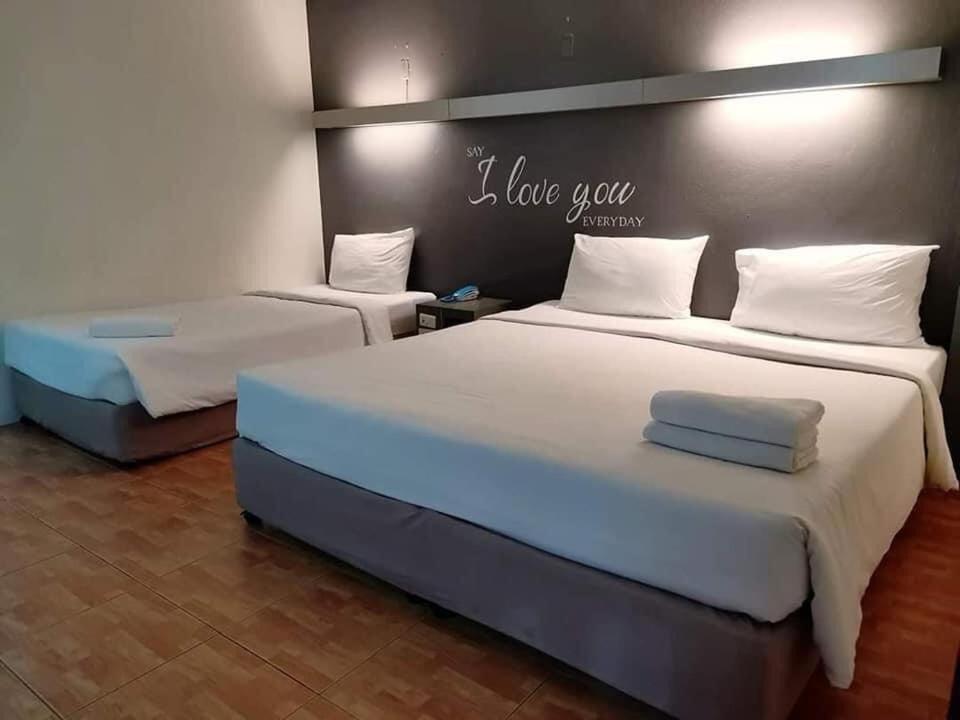 Bj City Hotel Сурат Тхани Екстериор снимка